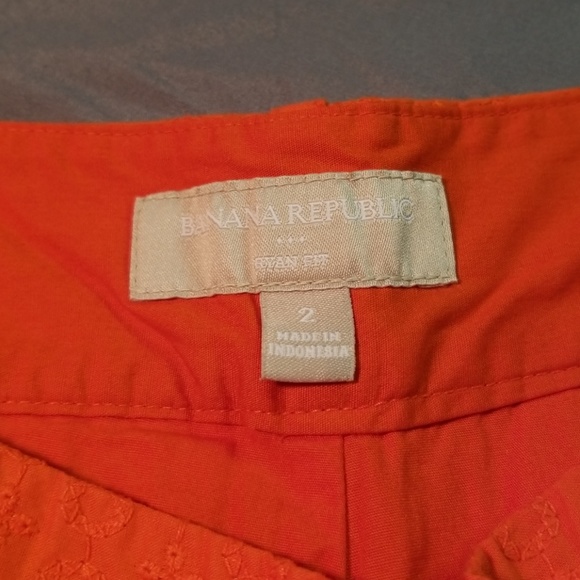 Women's size 2 Banana Republic Ryan Fit Shorts Red - Picture 2 of 4
